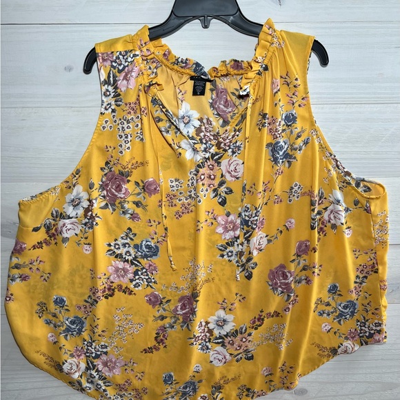 Torrid Yellow Floral Georgette Tank size 5 - Picture 2 of 5